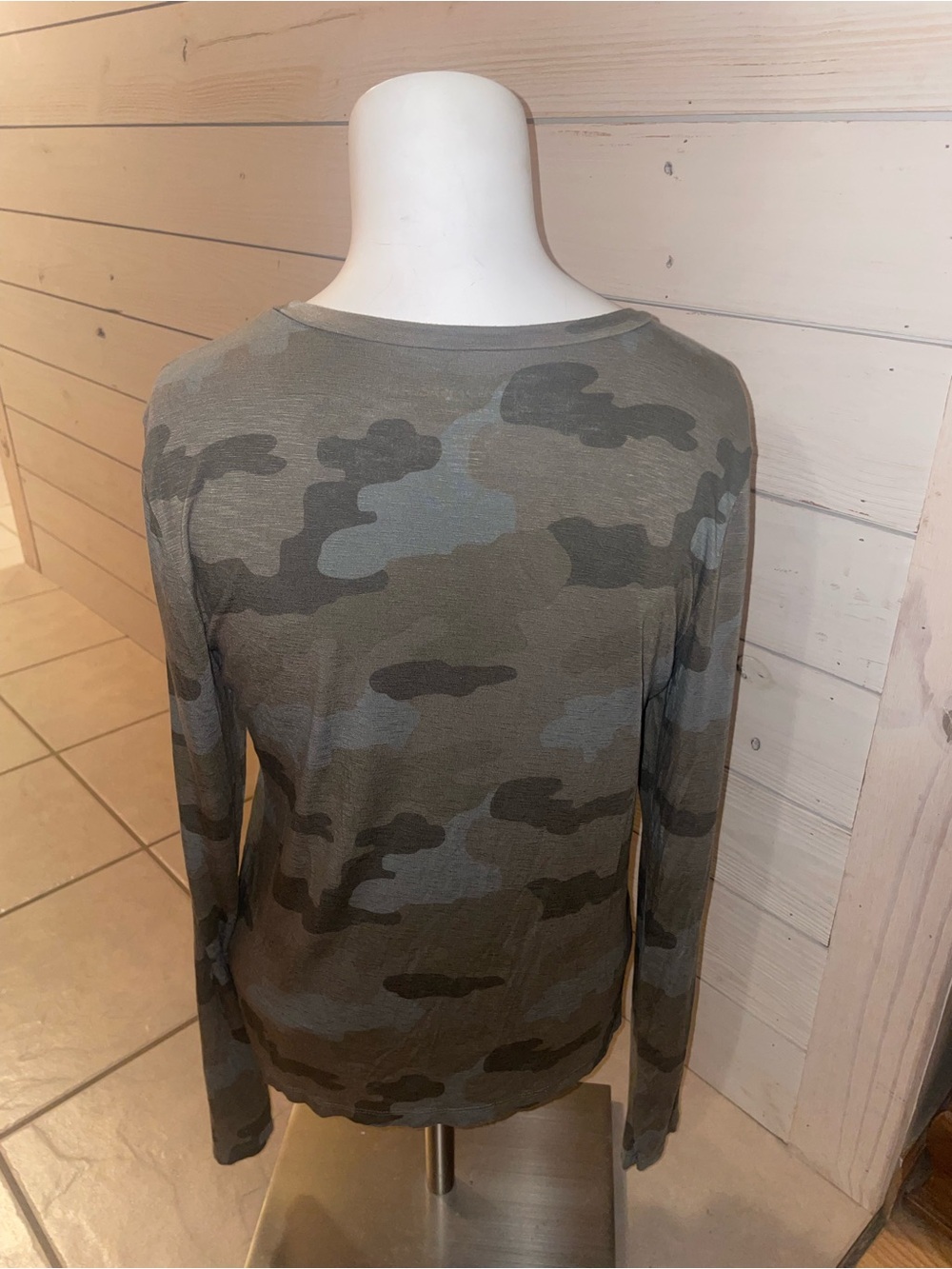 American Eagle Soft & Sexy Slub Women's Olive Camo Long Sleeve Tee, Medium - Picture 2 of 4